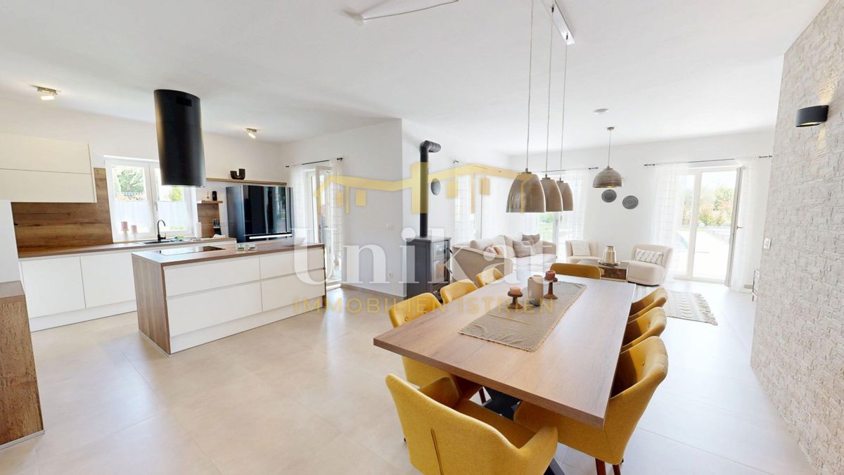 Casa vicino a Vižinada - giardino, piscina, 4 camere da letto